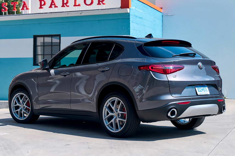 Первый серийный кроссовер Alfa Romeo получил имя Stelvio