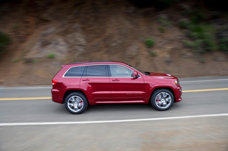 Заряженный внедорожник Jeep Grand Cherokee SRT8