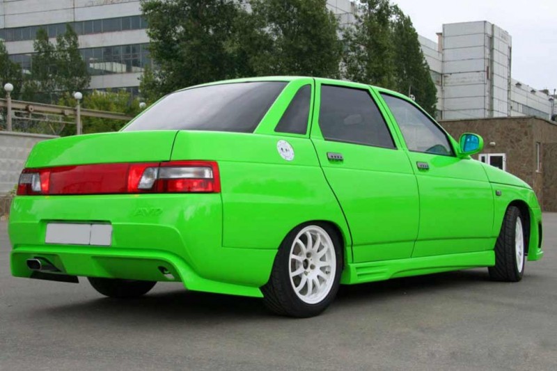 В топ-10 самых популярных в России моделей авто доминируют старые Lada