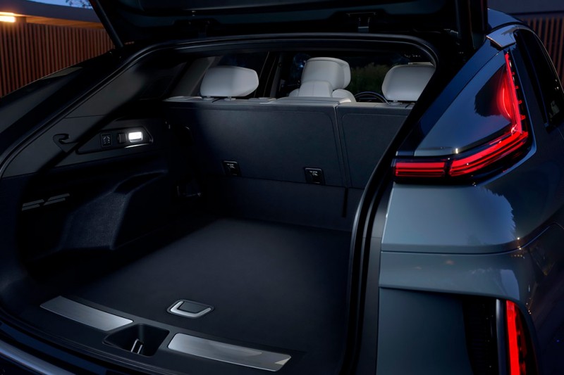 Кроссовер Cadillac Lyriq стал первым электрокаром американской марки