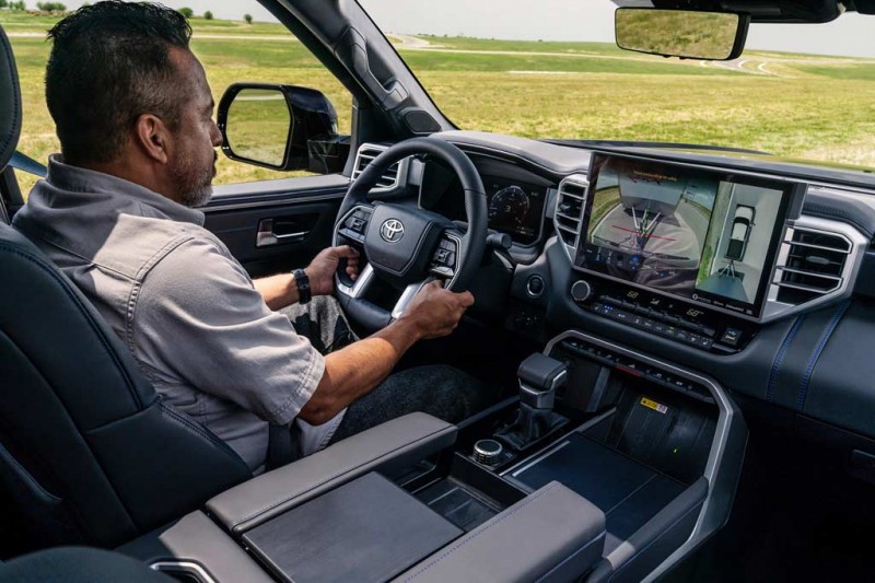 Японцы презентовали Toyota Tundra 2022: пикап третьего поколения