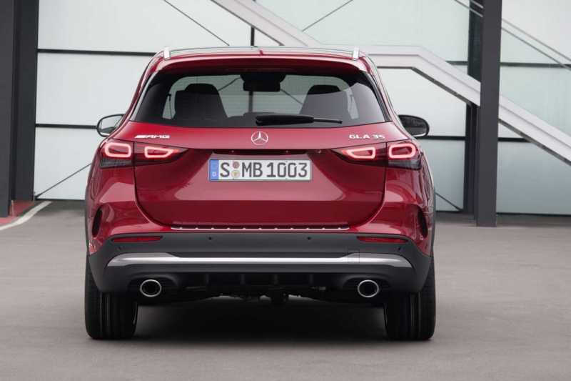 Mercedes-AMG GLA 35 4MATIC: подогретая версия нового ГЛА