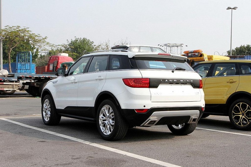 Китайский Landwind X7 скопировал дизайн Evoque