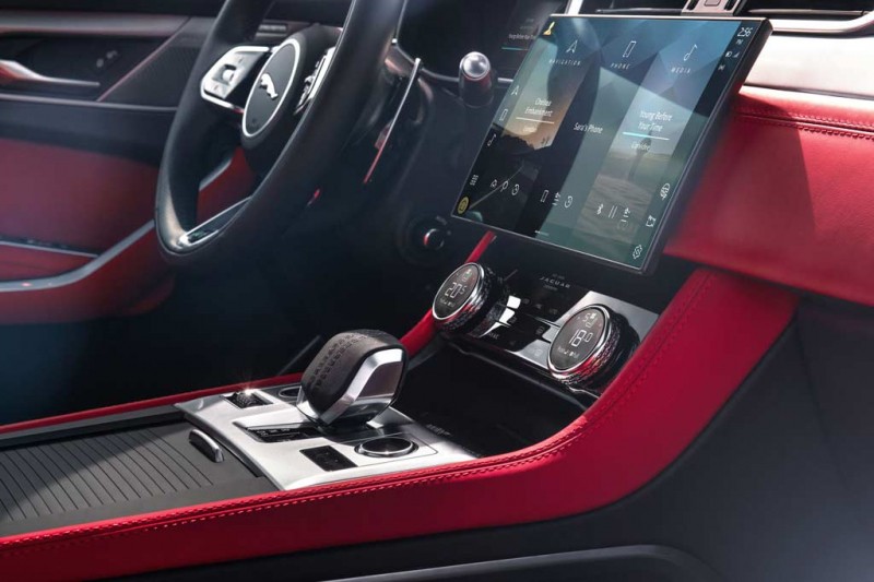 Новый Jaguar F-Pace 2021 получил шикарный салон: что еще интересного?
