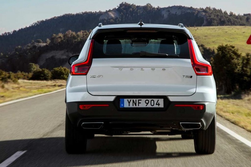 Volvo XC40 2021: комплектации и цены, фото новой модели, отзывы владельцев