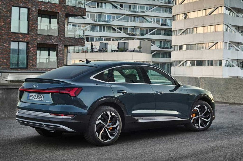 Audi e-tron Sportback: купеобразная версия электрического кроссовера