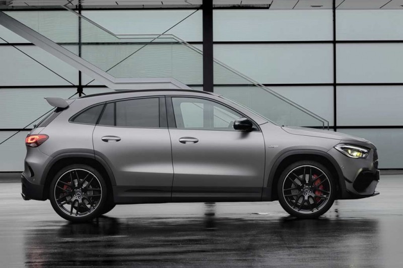 Представлен &laquo;заряженный&raquo; кроссовер Mercedes-AMG GLA 45 2021