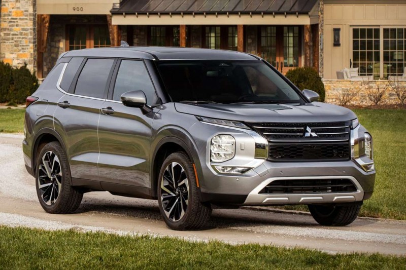 Представлен новый Mitsubishi Outlander 4: до России доберется нескоро