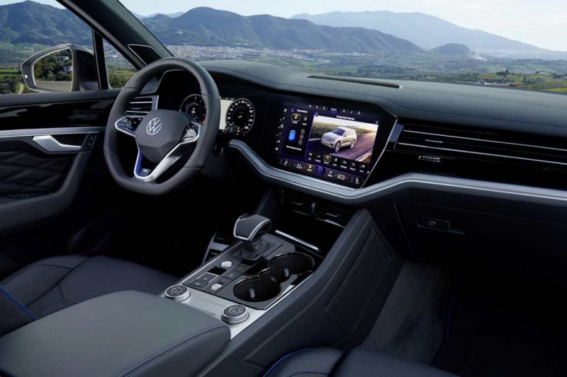 Представлен мощный Volkswagen Touareg R с гибридной установкой и богатым оснащением