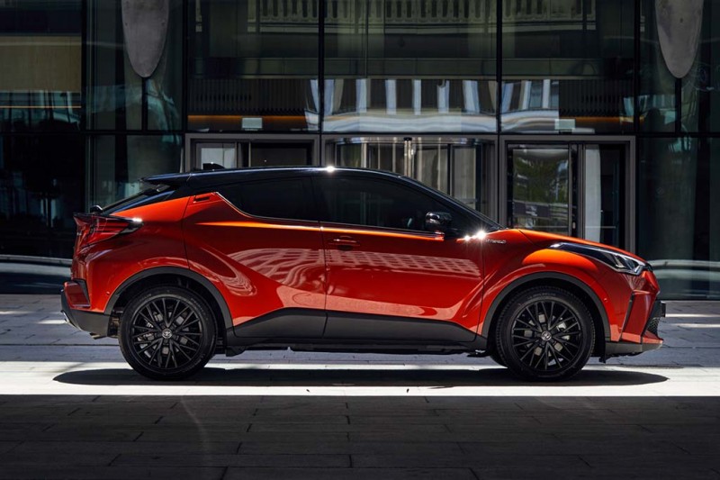 Новая Toyota C-HR 2021: комплектации и цены, фото в новом кузове, отзывы владельцев