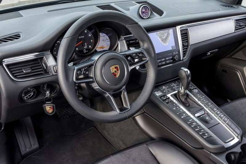 360-сильный кроссовер Porsche Macan GTS