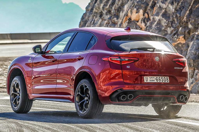 510-сильный кроссовер Alfa Romeo Stelvio Quadrifoglio