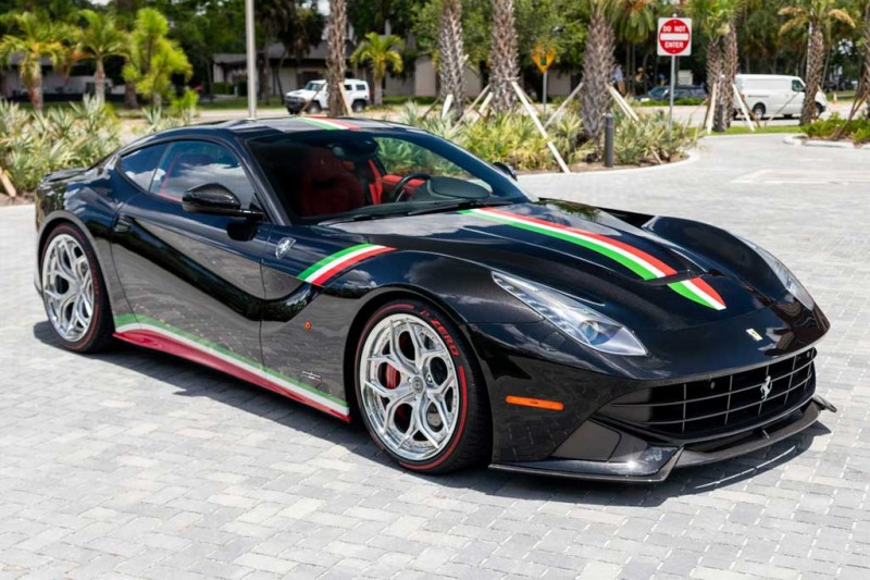 На торги выставлен Ferrari F12 Berlinetta с «патриотичной» окраской кузова