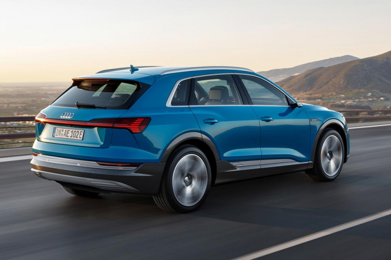 Audi e-tron 2021: первый электрический кроссовер Ауди