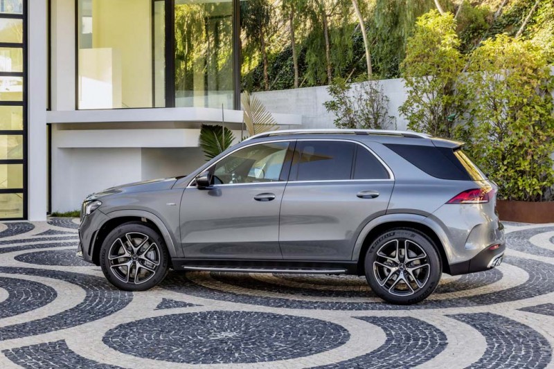 Mercedes-AMG GLE 53 2021: подогретая версия кроссовера