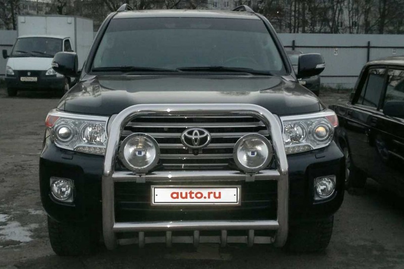 Владелец Land Cruiser 200 без пробега запросил за авто космический ценник