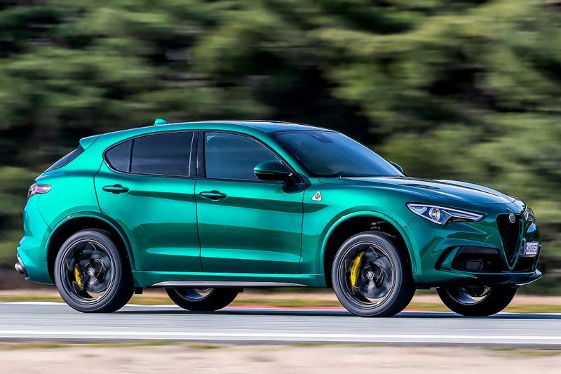 510-сильный кроссовер Alfa Romeo Stelvio Quadrifoglio
