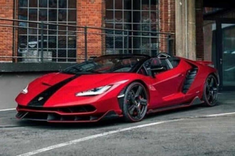 Владелец Lamborghini Centenario Roadster без пробега хочет за машину ₽408 млн