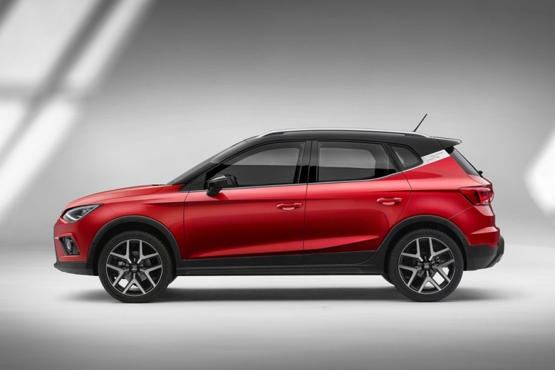 Испанцы представили новый кроссовер Seat Arona 2018