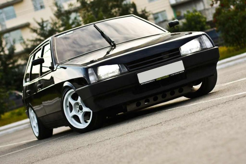 В топ-10 самых популярных в России моделей авто доминируют старые Lada