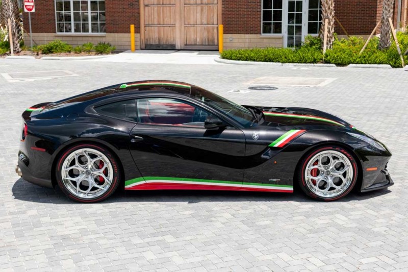 На торги выставлен Ferrari F12 Berlinetta с &laquo;патриотичной&raquo; окраской кузова