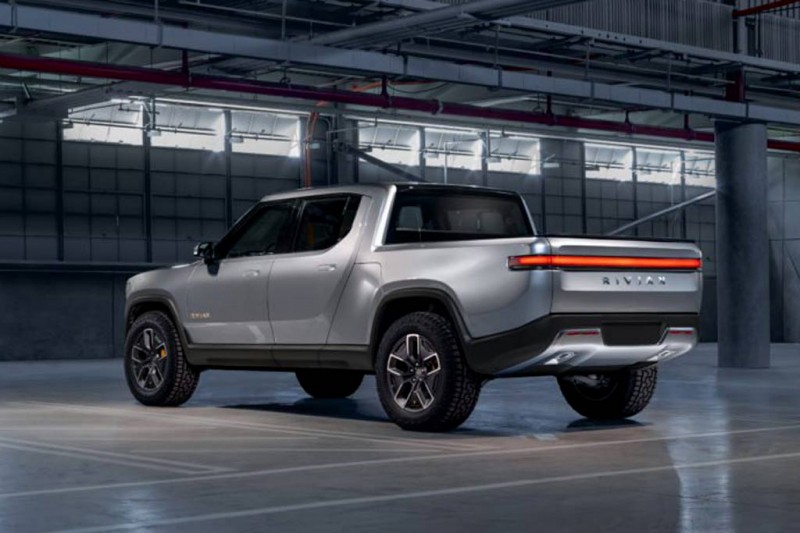 Электрический пикап Rivian R1T запущен в серию раньше Кибертрака