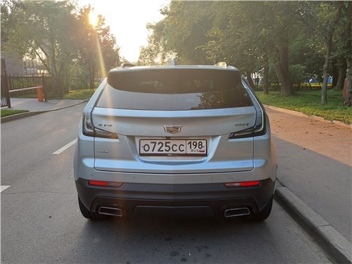 Почему Cadillac XT4 не похож на другие Cadillac? Он обыграл BMW по управляемости и комфорту!