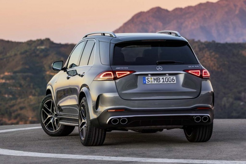 Mercedes-AMG GLE 53 2021: подогретая версия кроссовера 3 Mercedes-AMG GLE 53 2021: подогретая версия кроссовера