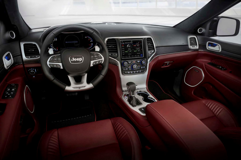717-сильный внедорожник Jeep Grand Cherokee Trackhawk