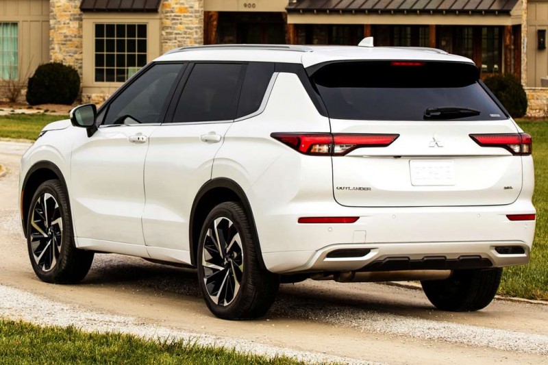 Представлен новый Mitsubishi Outlander 4: до России доберется нескоро