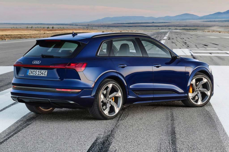 Audi e-tron S: серийный электрокар с тремя электромоторами