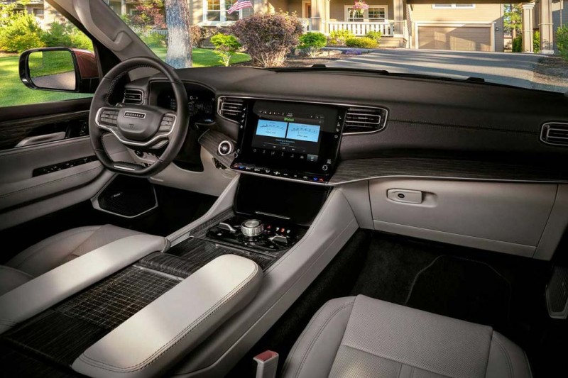 Компания Jeep возродила модель Wagoneer: теперь это люксовый внедорожник