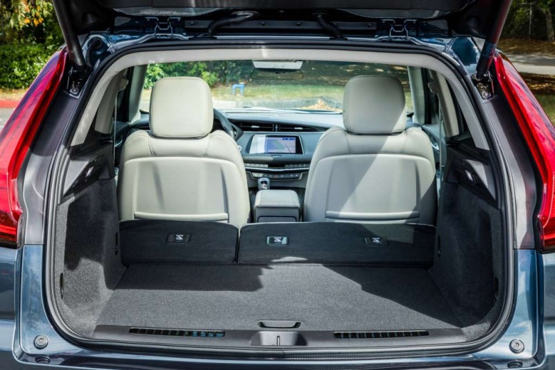 Новый Cadillac XT4 2021: младший кроссовер в линейке