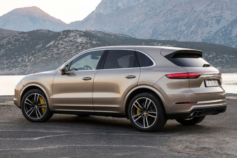 Porsche Cayenne Turbo 2021: спорткар среди кроссоверов