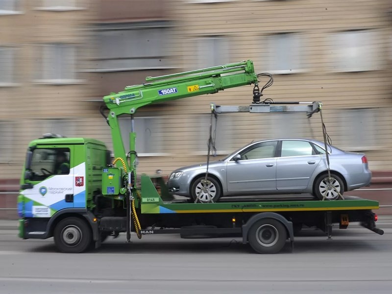Мэр столицы предложил эвакуировать громкие автомобили