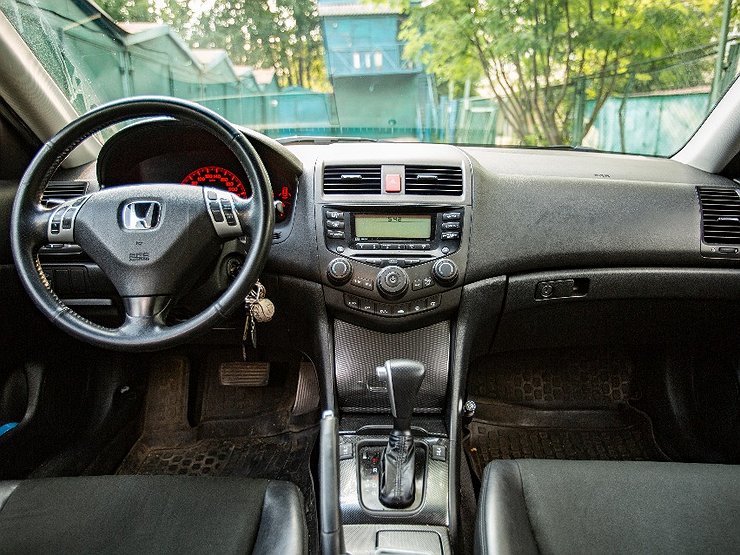 Как надолго победить пыль на приборной панели автомобиля