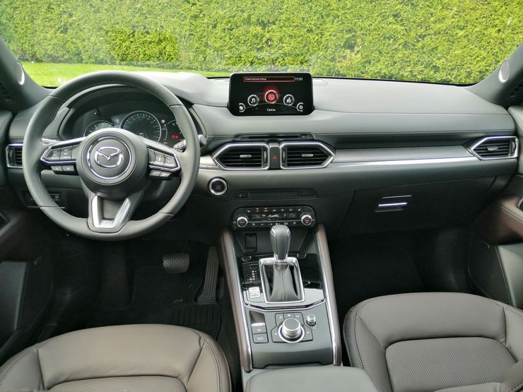 Машина времени: путешествие в дворянское прошлое на Mazda CX-5