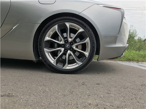 Lexus LC500 - вы хотите владеть космическим кораблем ?