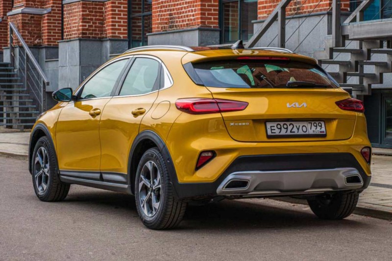 Кросс-хэтчбек KIA XCeed 2022 получил в России новый базовый движок