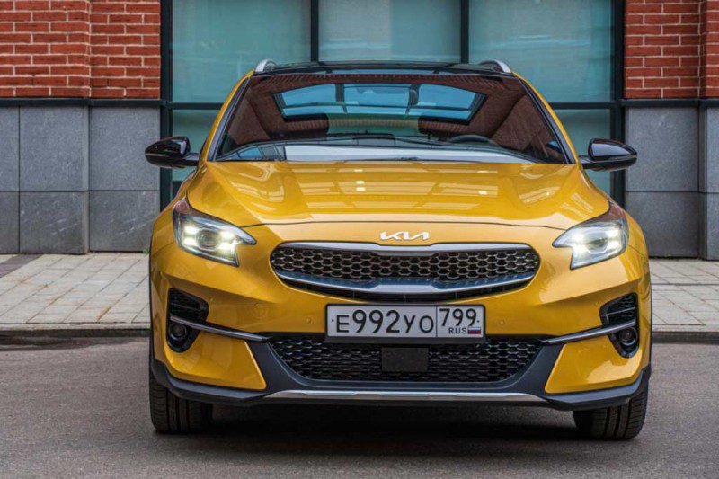 Кросс-хэтчбек KIA XCeed 2022 получил в России новый базовый движок