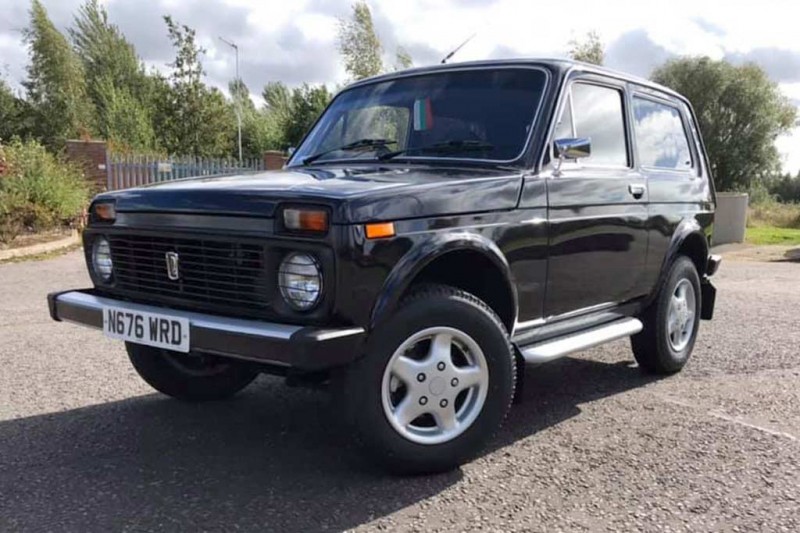 Отлично сохранившаяся Lada Niva Cossack с правым рулем продается в Британии