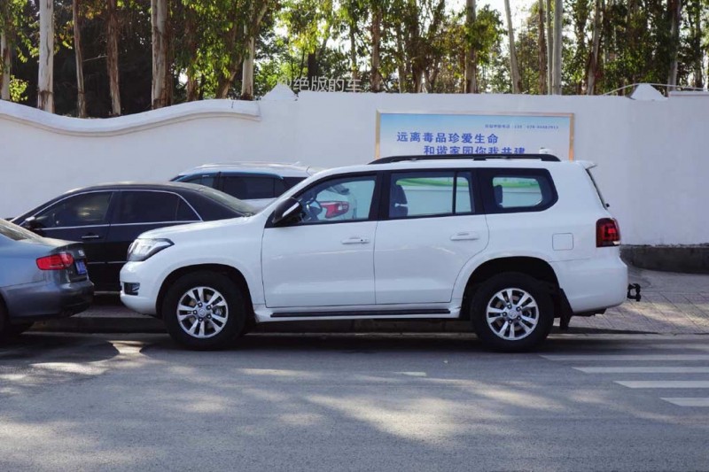 Hengtian L4600: китайская копия Ленд Крузер 200 превзошла размерами оригинал