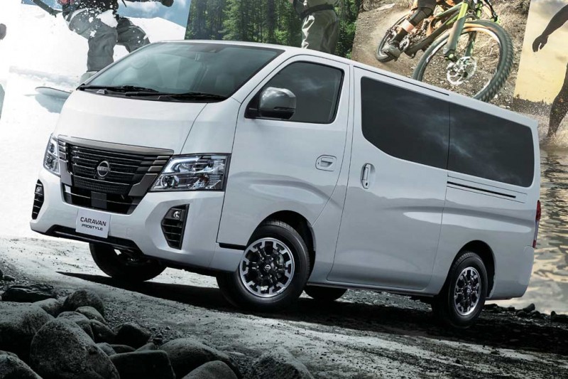 Японцы представили обновленный микроавтобус Nissan Caravan 2022 года
