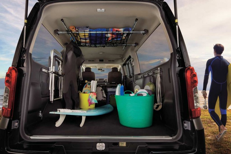 Японцы представили обновленный микроавтобус Nissan Caravan 2022 года