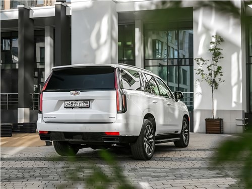 Является ли Cadillac Escalade самым лучшим кроссовером в мире?