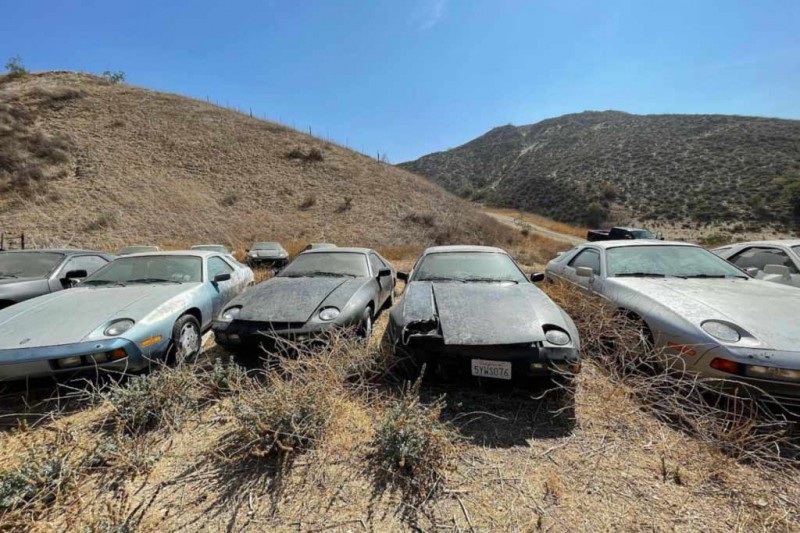 В пустыне найдена заброшенная коллекция из тринадцати спорткаров Porsche 928