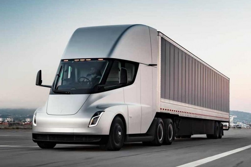 Илон Маск вновь перенес начало продаж перспективных моделей Tesla