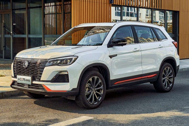 Китайцы в очередной раз обновили кроссовер Changan CS75 первого поколения 1 Китайцы в очередной раз обновили кроссовер Changan CS75 первого поколения