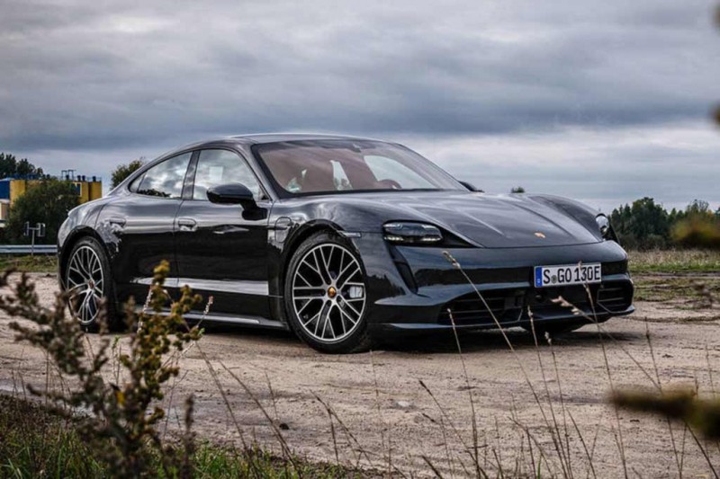 Электрический Porsche Taycan оказался популярнее Панамеры и семейства 911