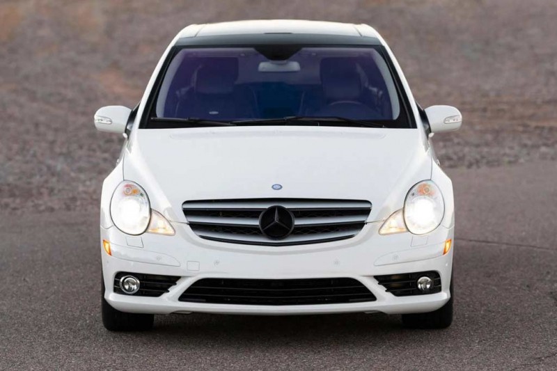Выпущенный в количестве двухсот штук Mercedes R63 AMG сегодня никому не нужен